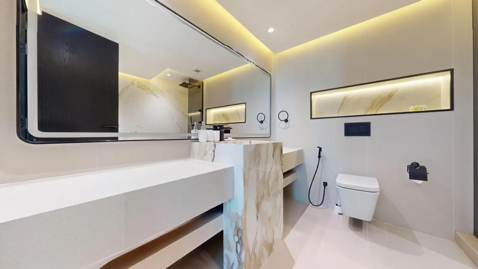 Jumeirah Park - Opulent Three Bed Villa Retreat Dubai Holiday home