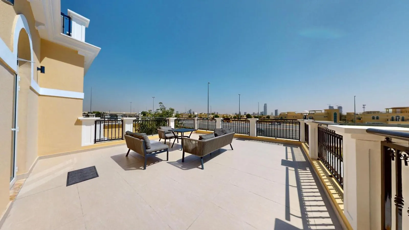 Jumeirah Park - Opulent Three Bed Villa Retreat Dubai