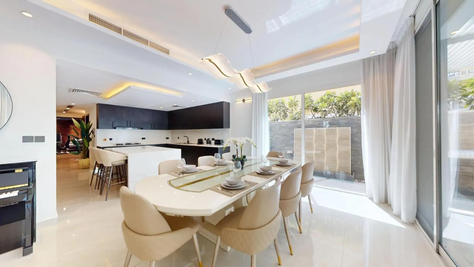 Jumeirah Park - Opulent Three Bed Villa Retreat Dubai