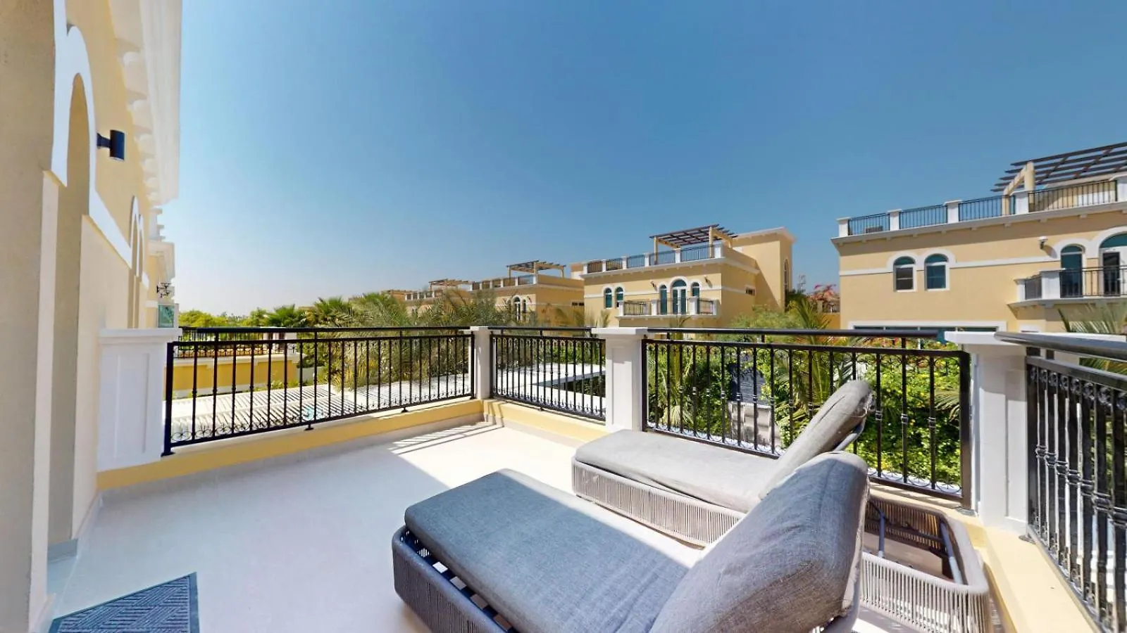 Jumeirah Park - Opulent Three Bed Villa Retreat Dubai Holiday home