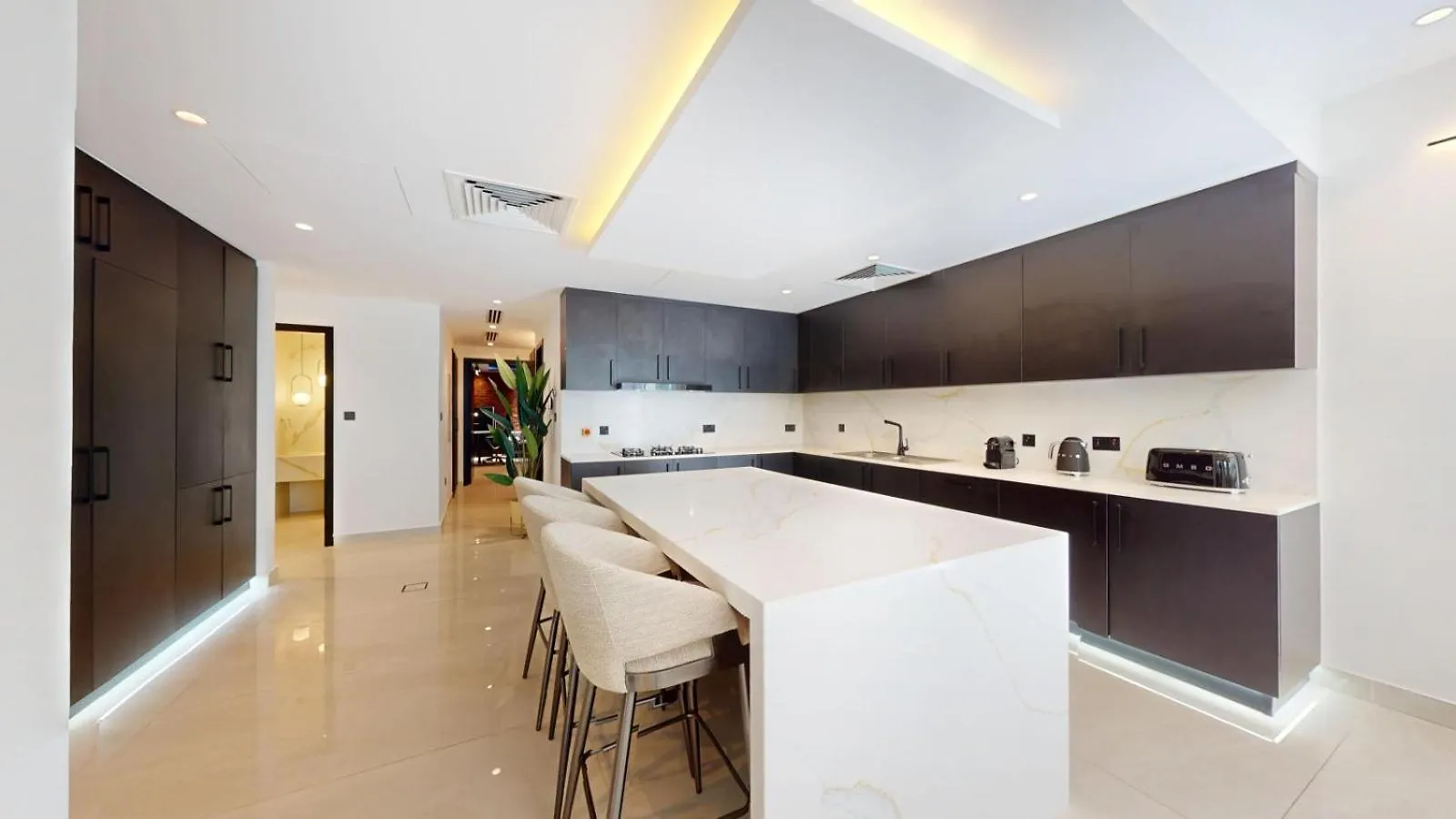 Jumeirah Park - Opulent Three Bed Villa Retreat Dubai