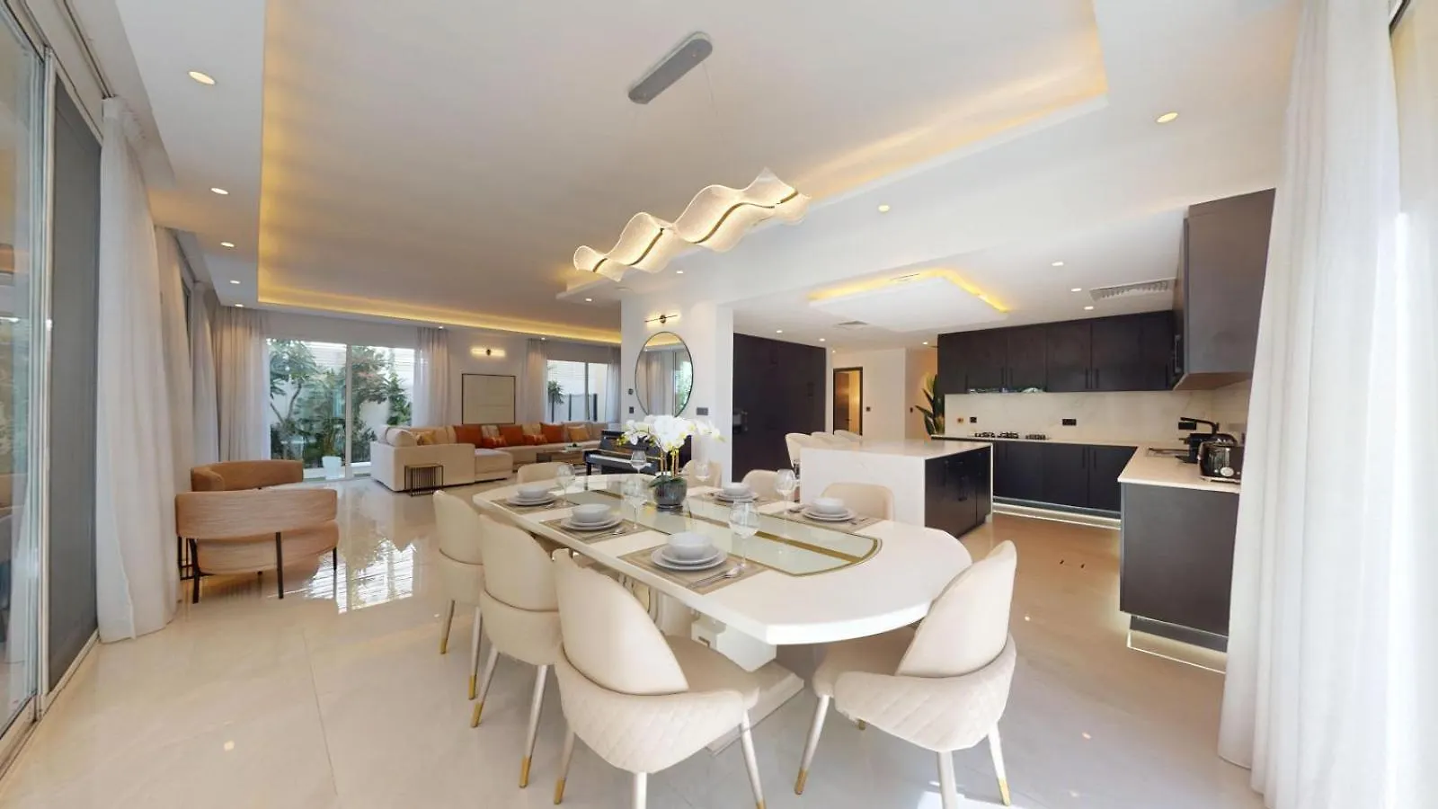 Jumeirah Park - Opulent Three Bed Villa Retreat Dubai