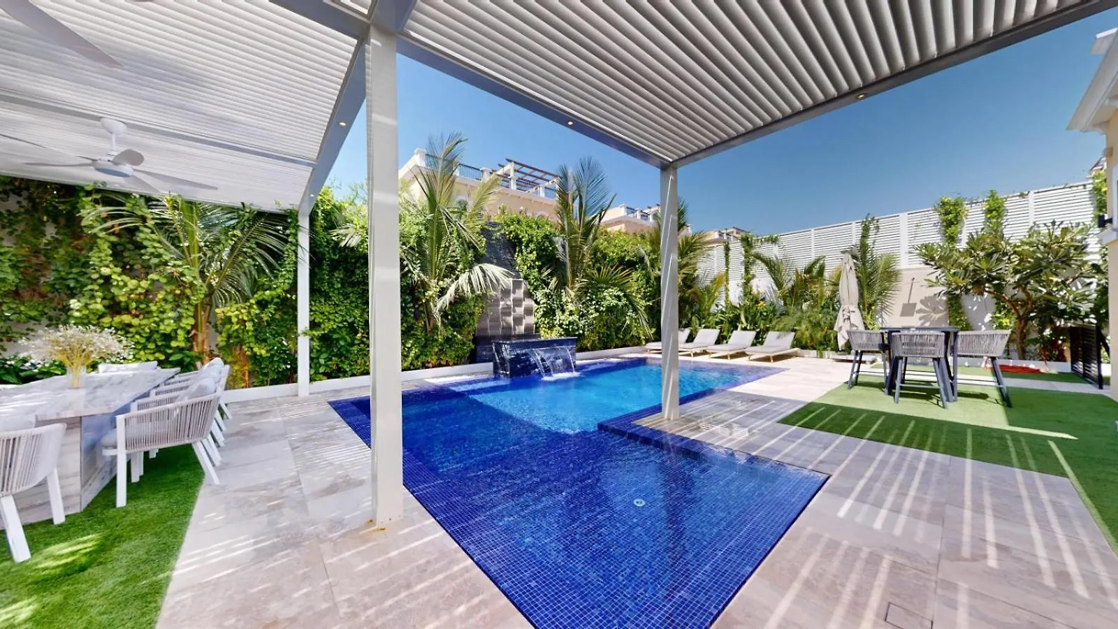 Jumeirah Park - Opulent Three Bed Villa Retreat Dubai 0*,