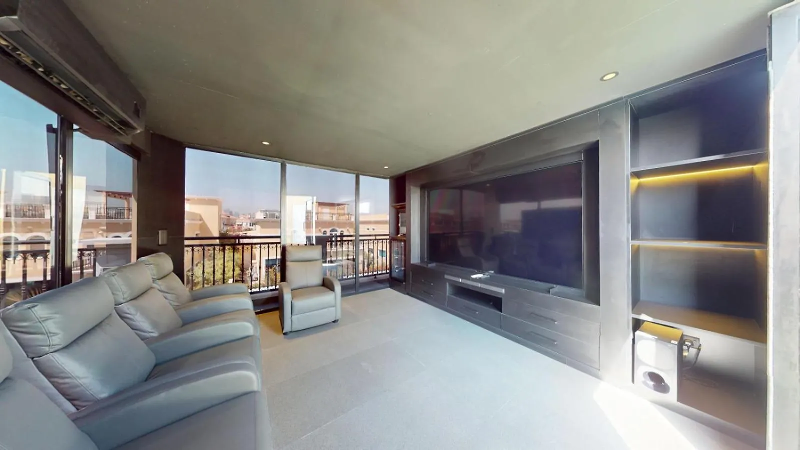 Jumeirah Park - Opulent Three Bed Villa Retreat Dubai
